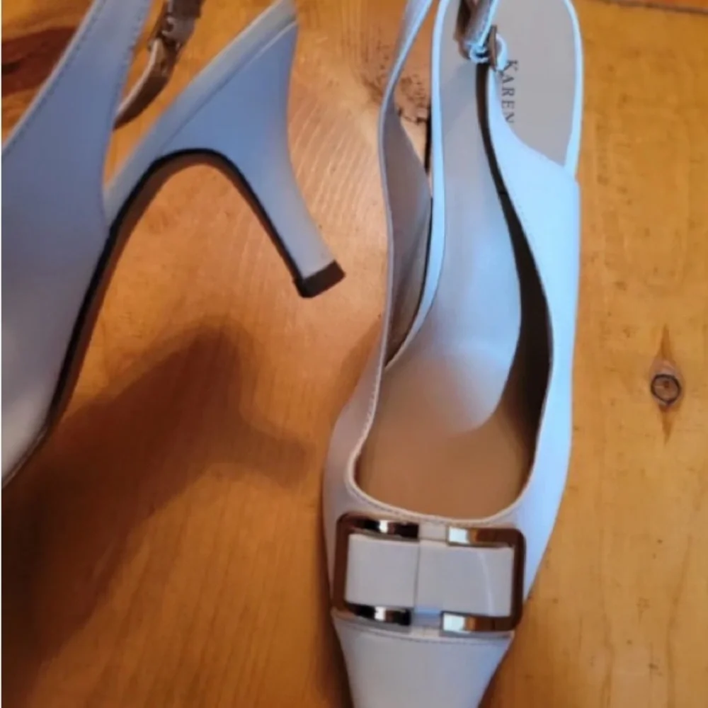 Karen Millen White Heels with Bow Accent - Picture 3 of 3
